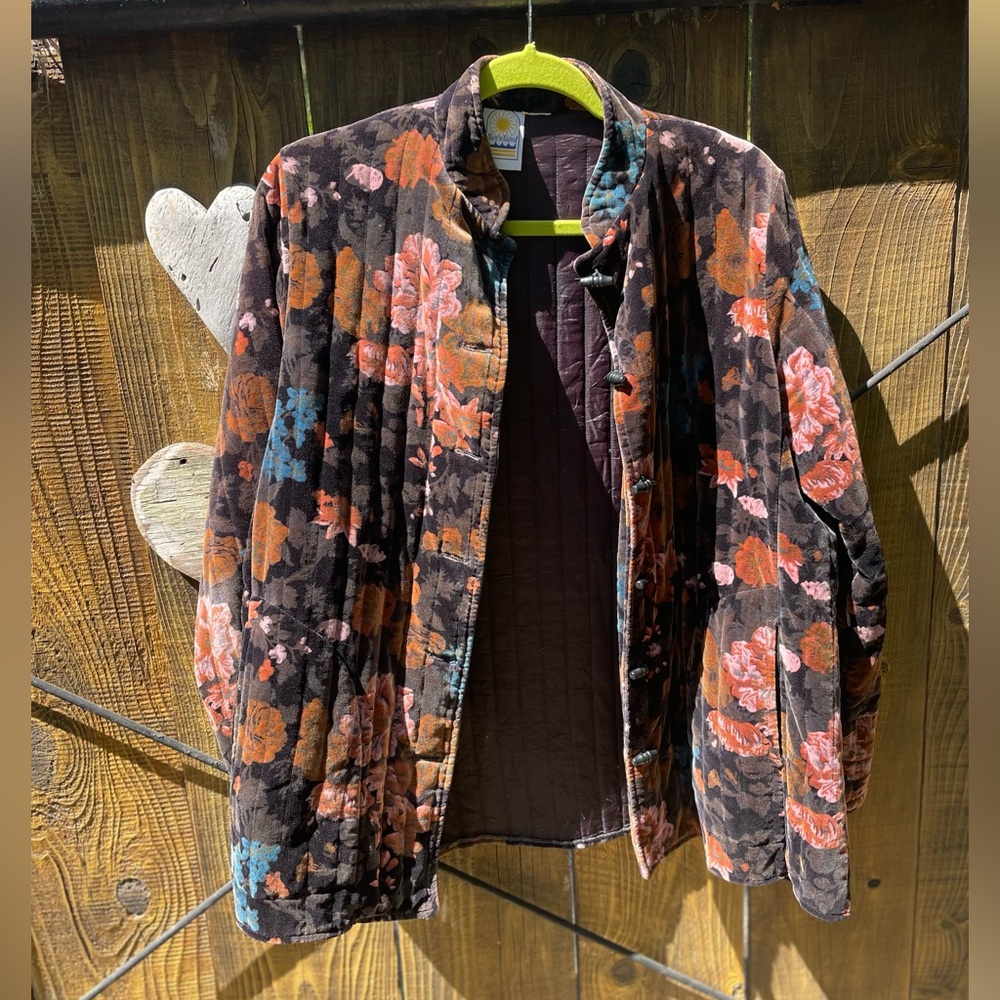 VINTAGE Asian inspired 1980, “Sun’s Sand”
Woman Floral Quilted Jacket
